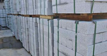 来宾芝麻白路牙石，路侧石