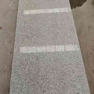 来宾芝麻白光面毛板