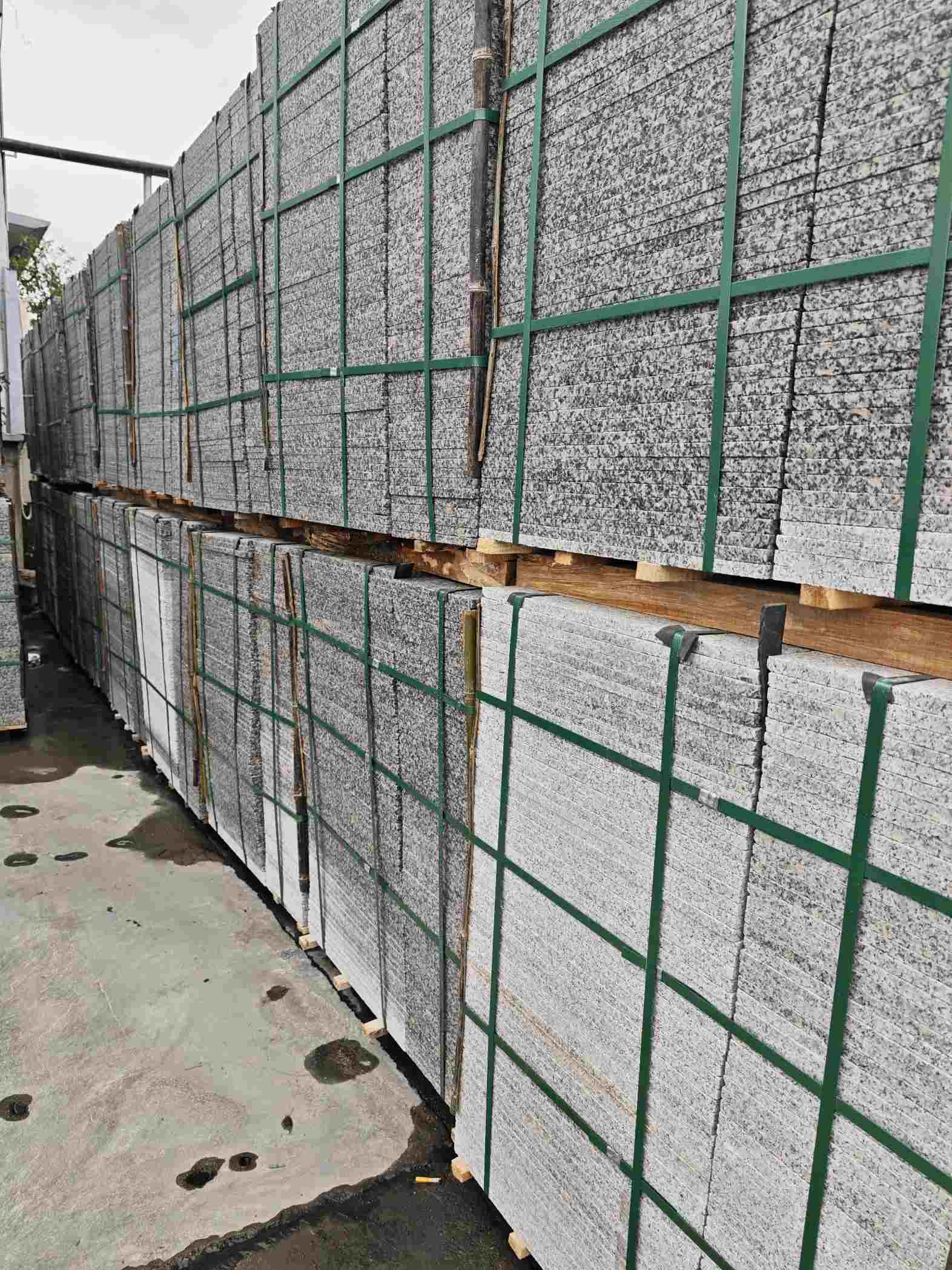 来宾芙蓉白地铺石，石材地铺石