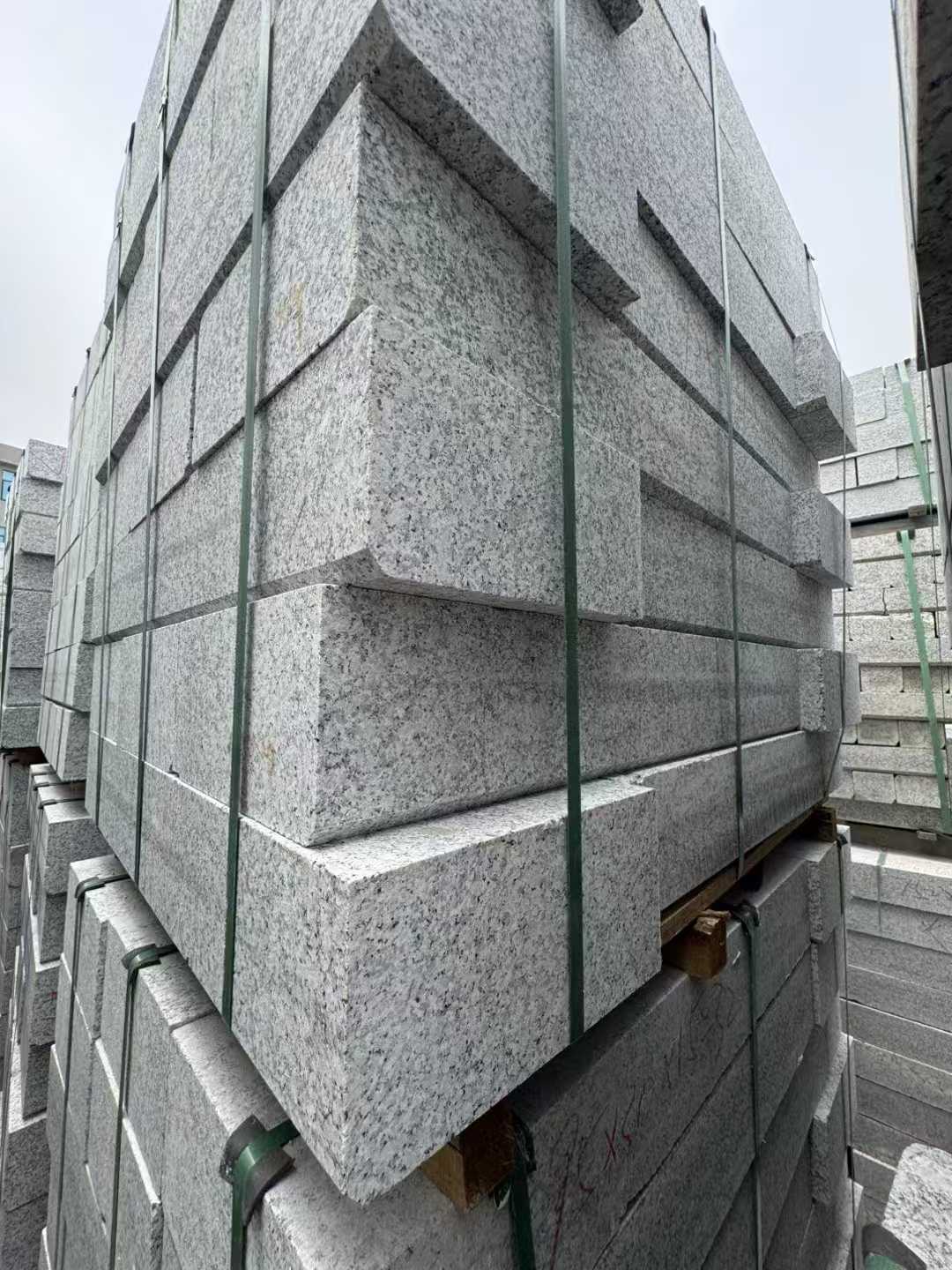 来宾芝麻白路牙石 马路牙子