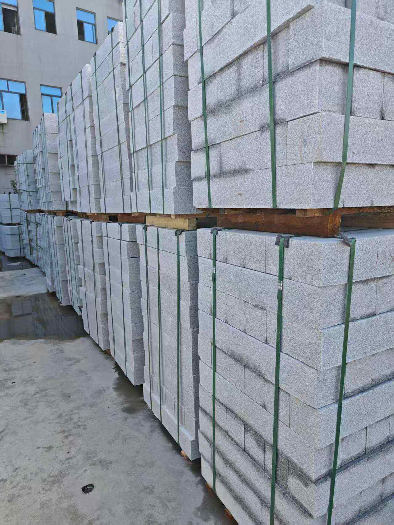 来宾芝麻白路牙石，路侧石